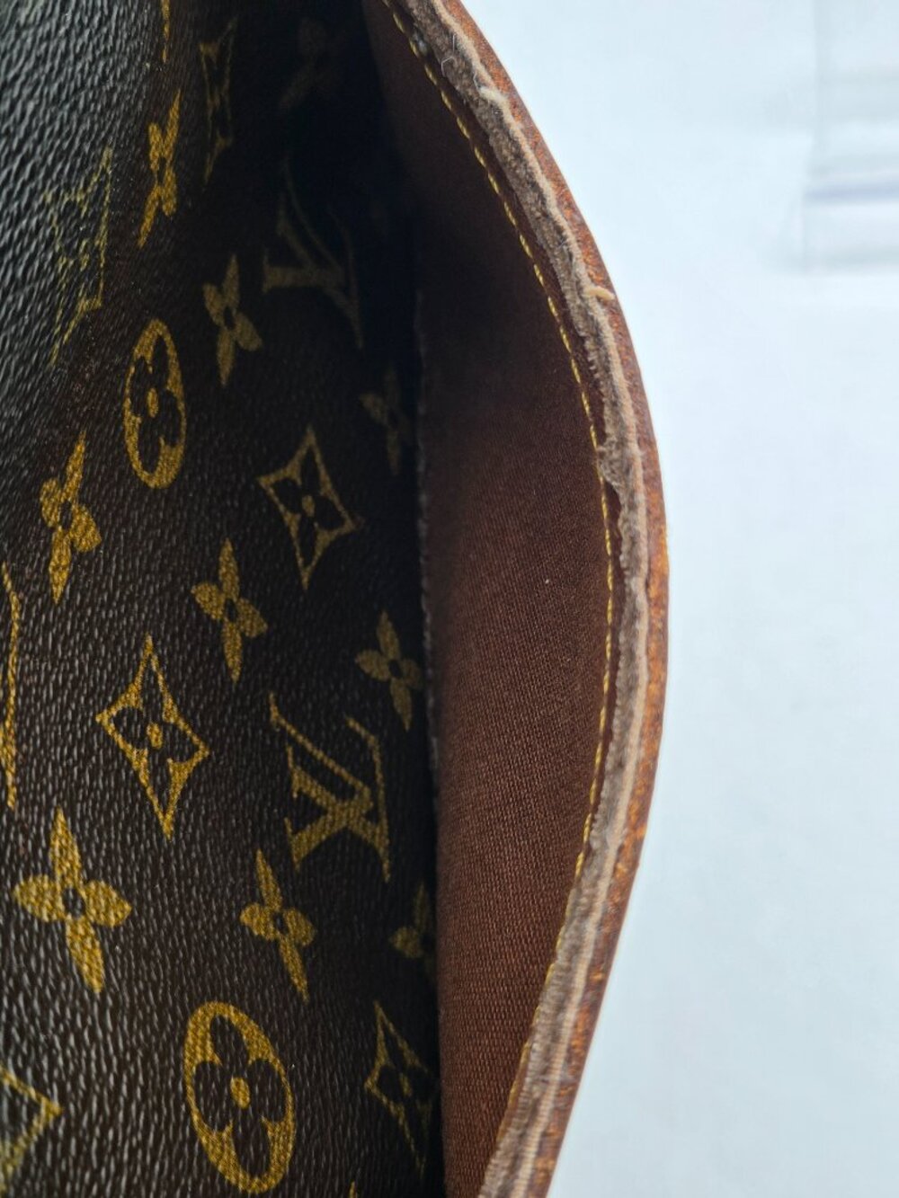 Louis Vuitton Monogram Trousse Toilette 23 Cosmetic Pouch | Vintage 1987 France - Picture 13 of 13